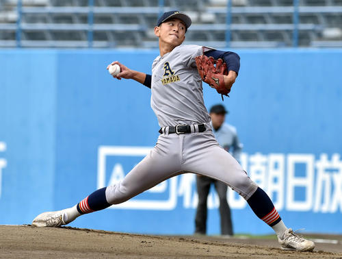 鶴岡東対青森山田　力投する青森山田・桜田（撮影・相沢孔志）