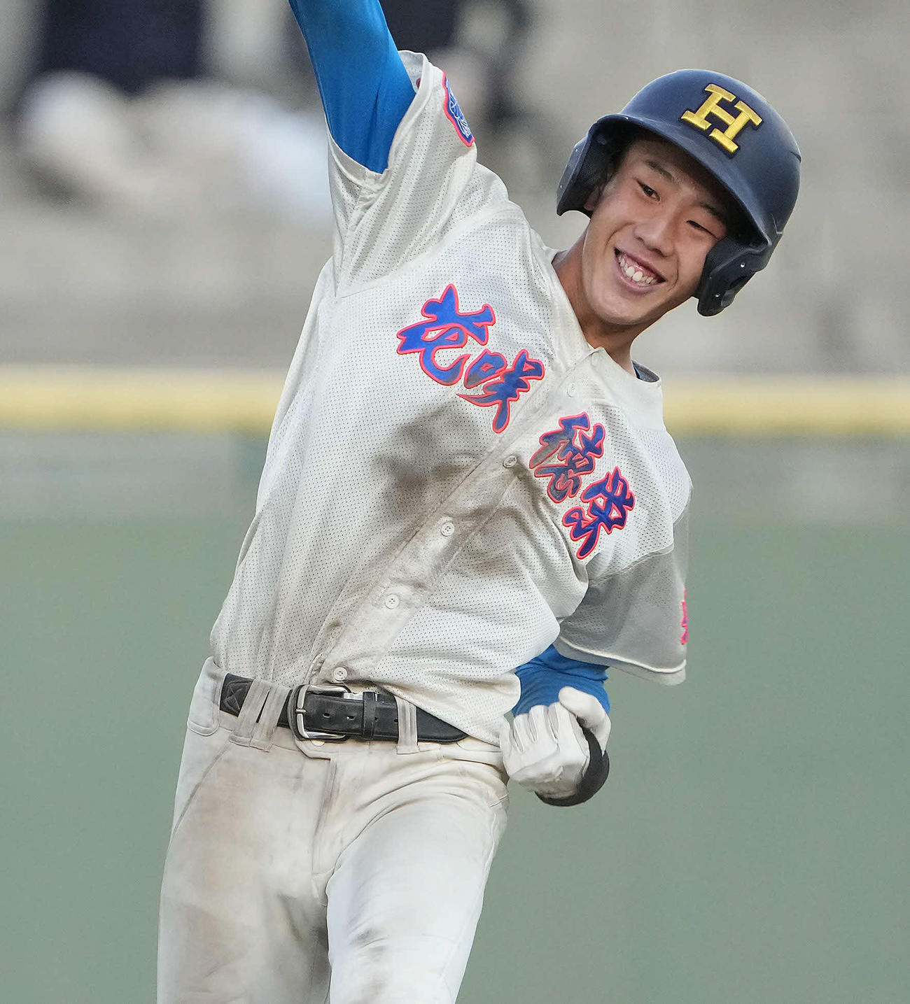 花咲徳栄対横浜　8回表花咲徳栄2死一、二塁、適時二塁打を放った田島（撮影・たえ見朱実）