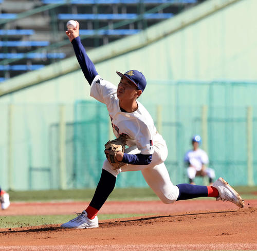 帝京三対明和県央　力投する明和県央・小路颯（撮影・浅見桂子）