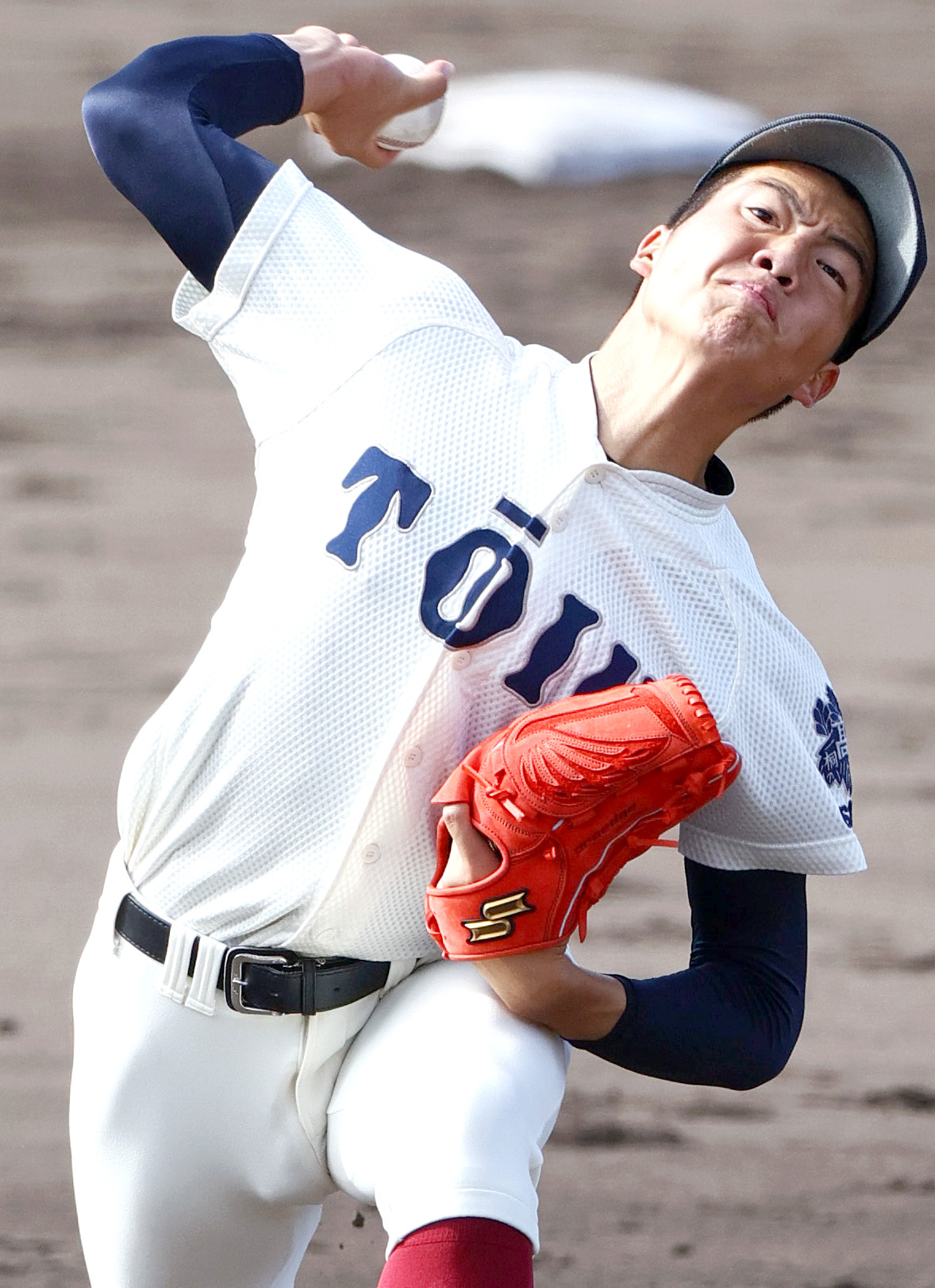 高田商対大阪桐蔭　力投する大阪桐蔭の平嶋（撮影・上山淳一）