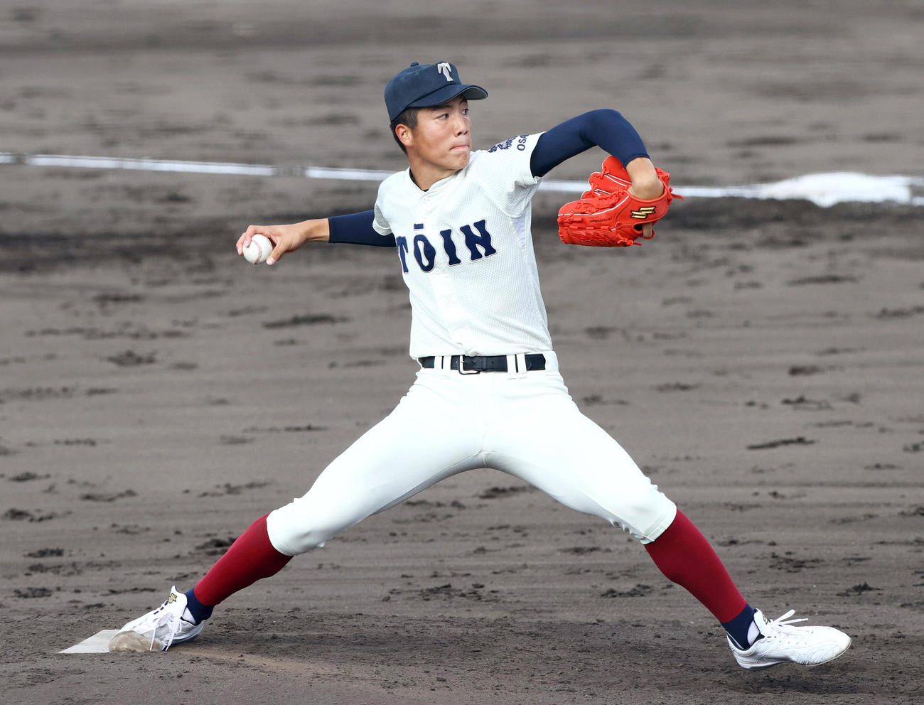 高田商対大阪桐蔭　力投する大阪桐蔭の平嶋（撮影・上山淳一）
