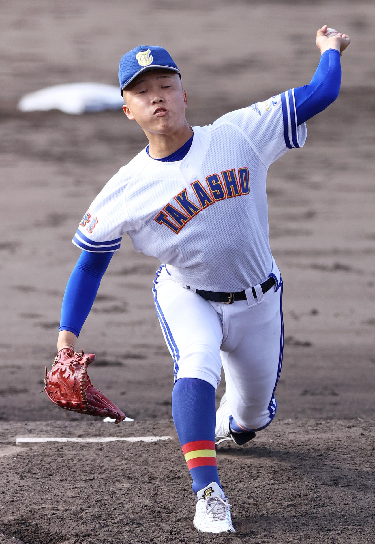 高田商対大阪桐蔭　力投する高田商の仲井（撮影・上山淳一）