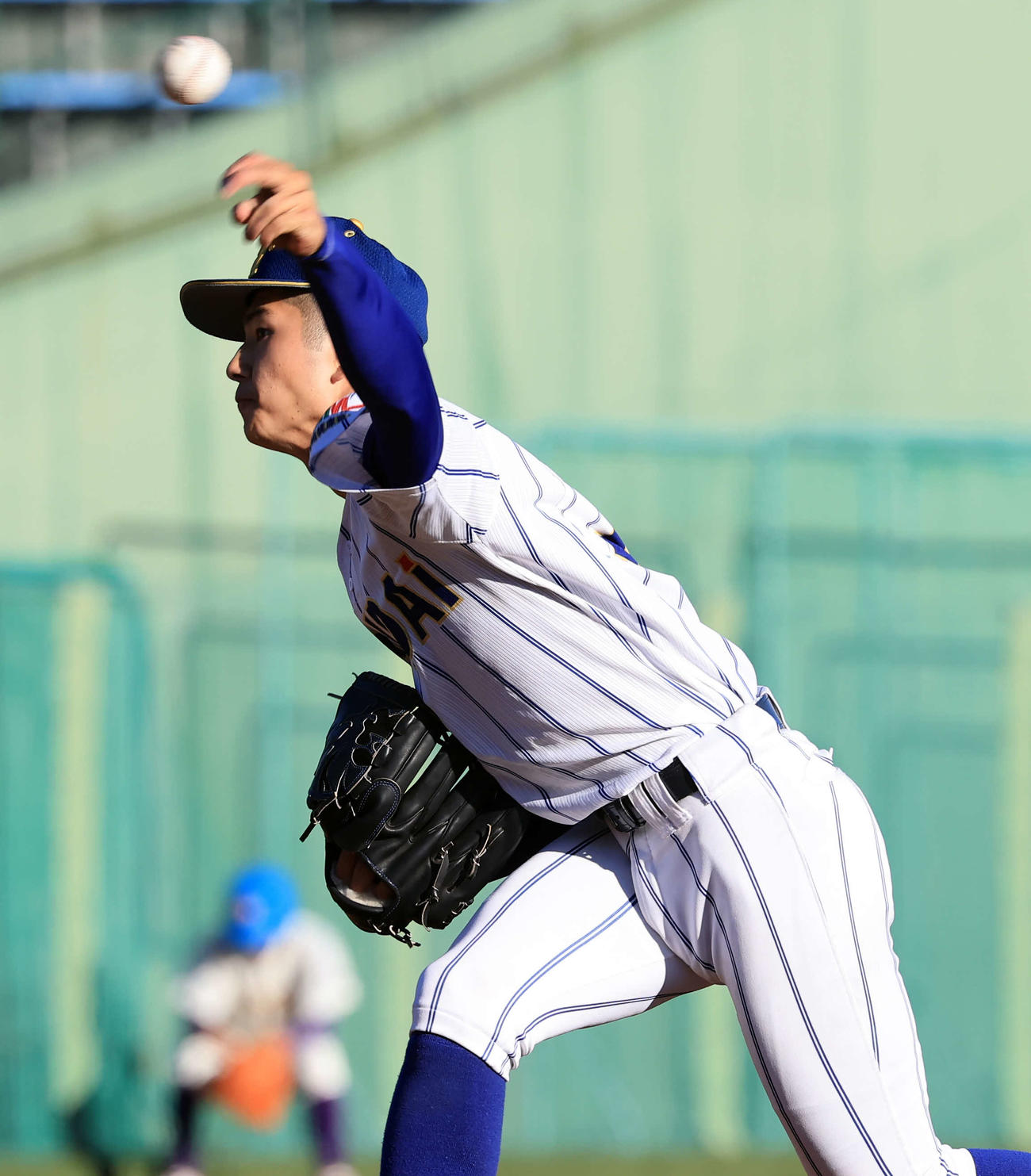 鹿島学園対健大高崎　8回表鹿島学園の攻撃から登板した佐藤（撮影・浅見桂子）