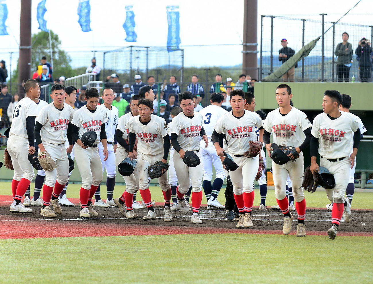 快勝で初戦を突破した日大三島ナイン