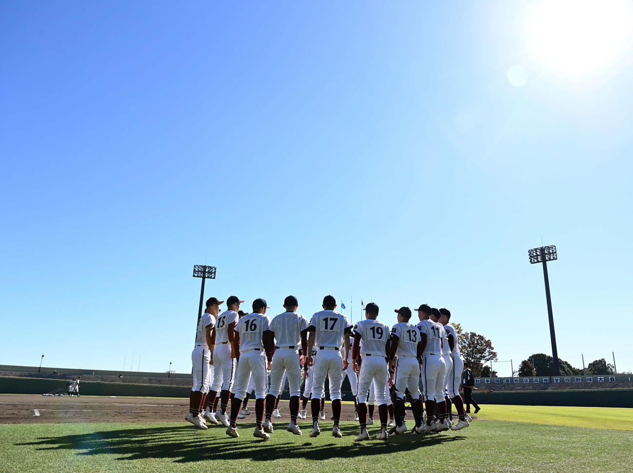 桐光学園対文星芸大付　円陣を組んで気合を入れる桐光学園（撮影・たえ見朱実）