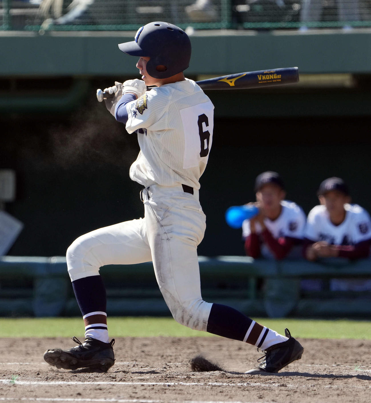 桐光学園対文星芸大付　8回裏文星芸大付1死一、二塁、右前に適時打を放つ大塩（撮影・たえ見朱実）