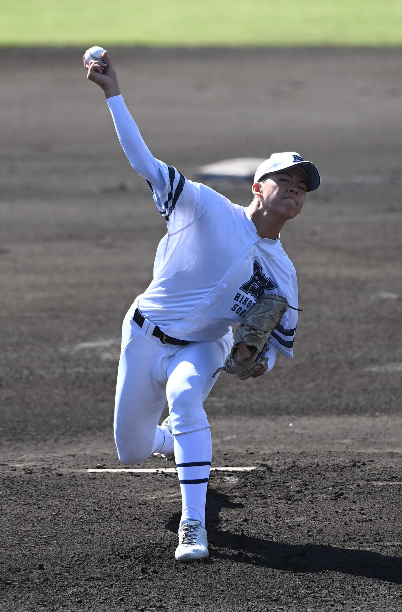 京都外大西対彦根総合　彦根総合先発の吉田（撮影・前岡正明）