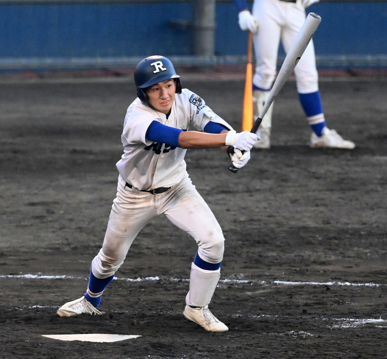 履正社対滋賀学園　9回表履正社2死一、三塁、辻は右前適時打を放つ（撮影・前岡正明）