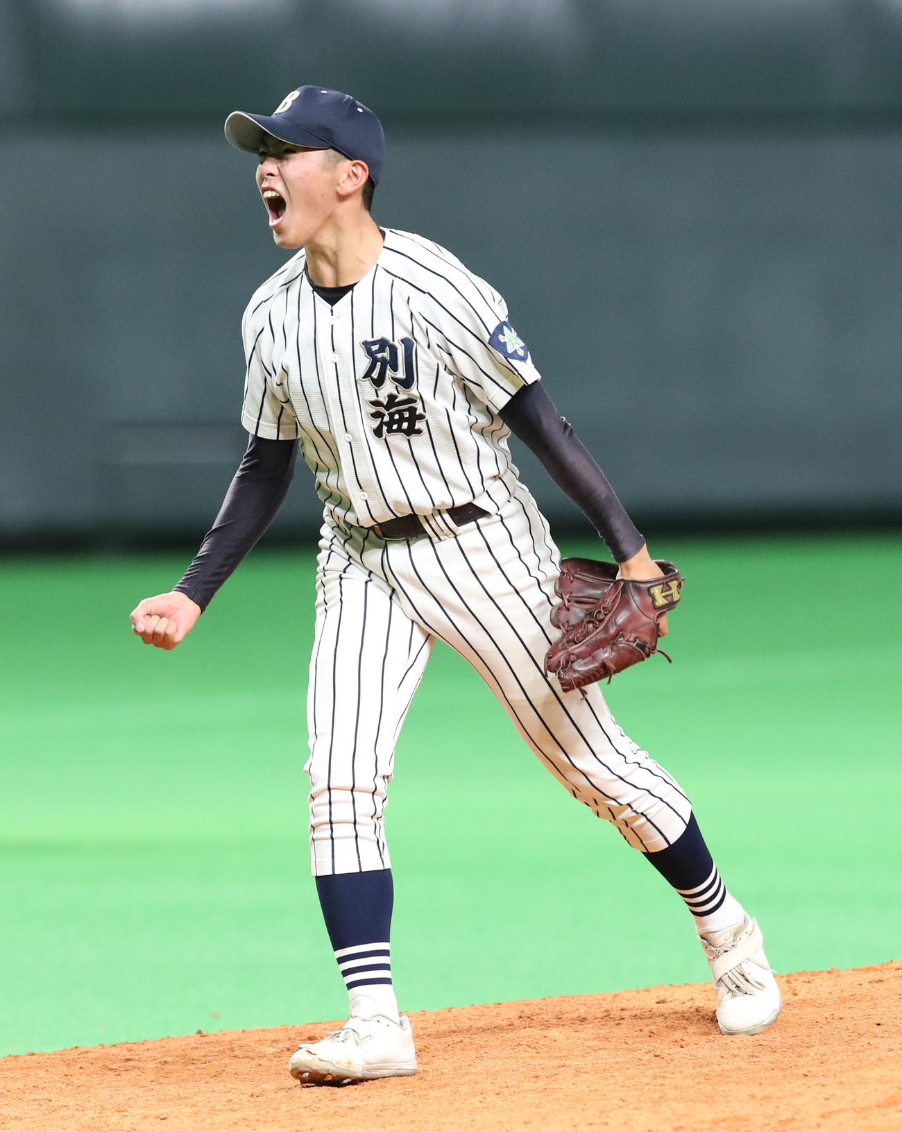 別海対知内　10回裏知内2死二塁、最後の打者を三振にとり雄たけびを上げる別海・堺（撮影・佐藤翔太）