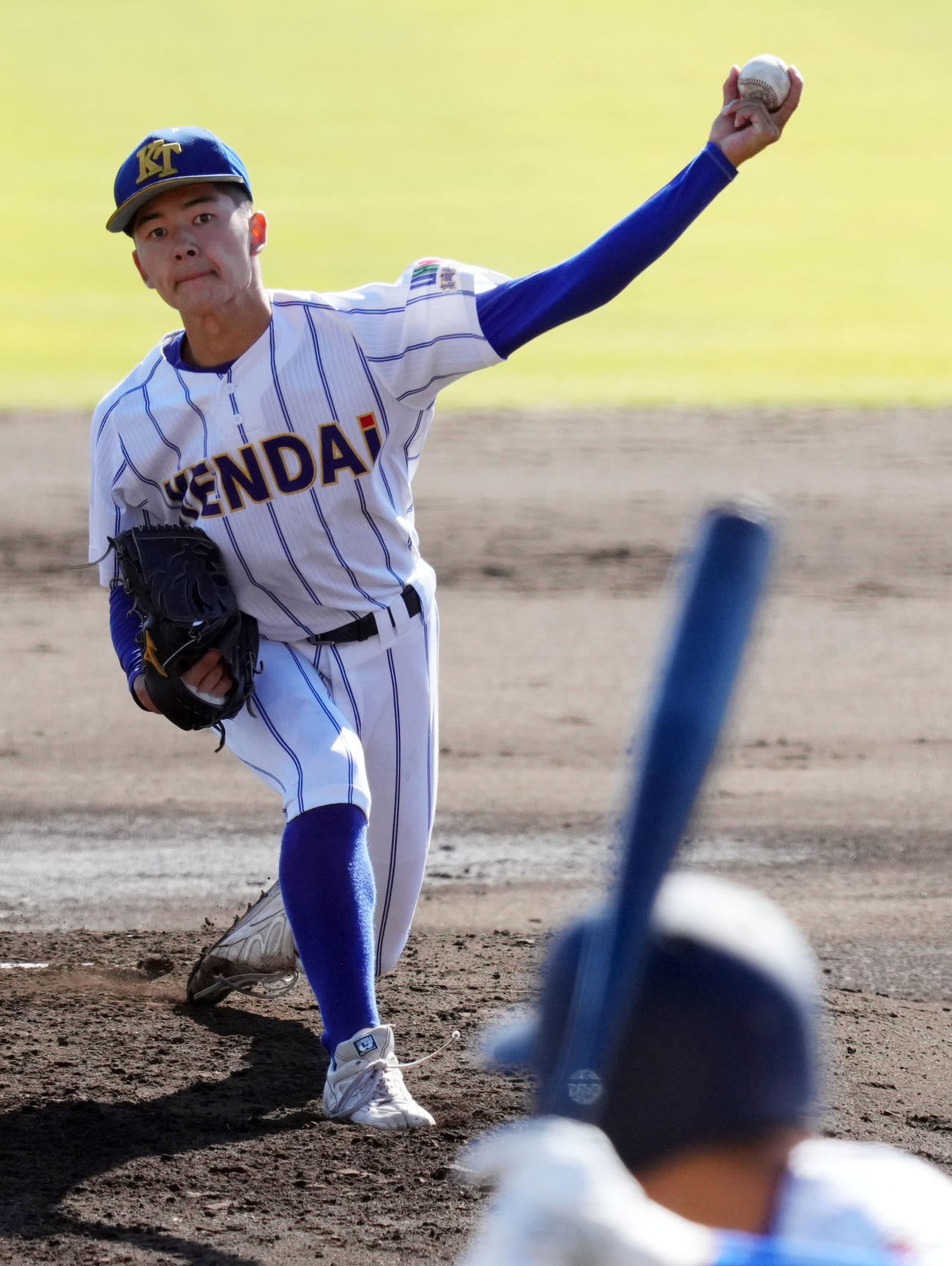 中央学院対高崎健康福祉大高崎　力投する高崎健康福祉大高崎先発の佐藤（撮影・横山健太）