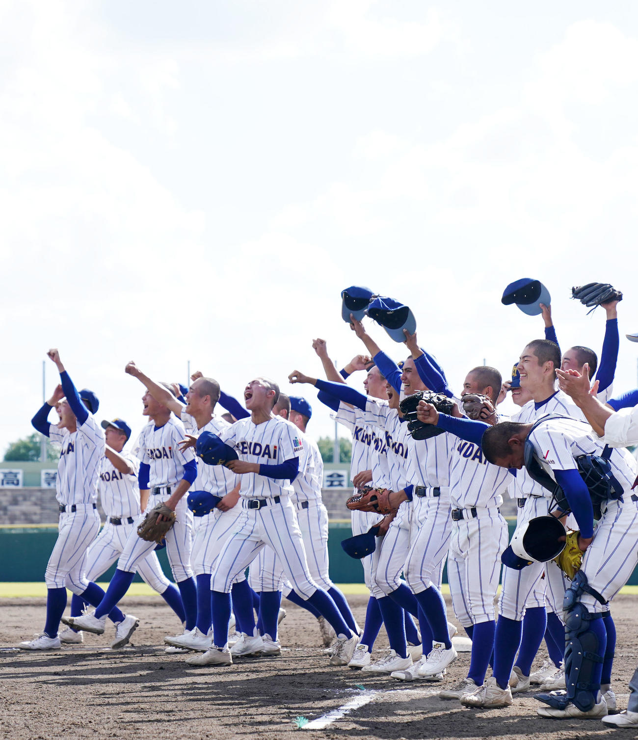 中央学院対高崎健康福祉大高崎　中央学院に勝利し歓喜する高崎健康福祉大高崎ナイン（撮影・横山健太）