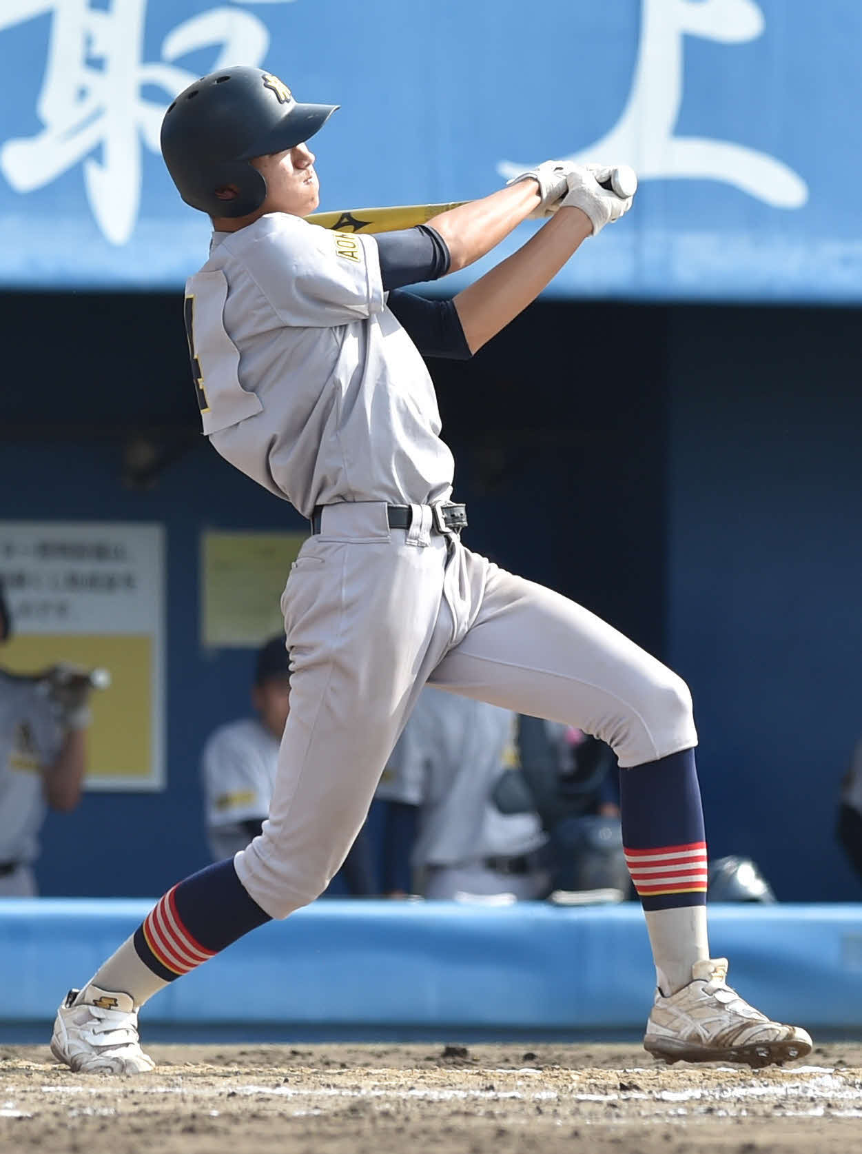 19日鶴岡東戦で中前適時打を放つ伊藤