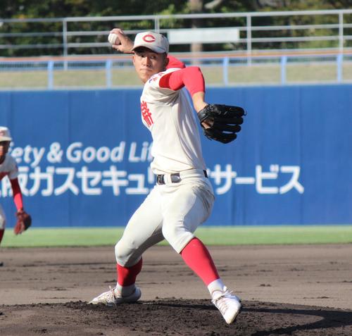 智弁学園の先発・青山（撮影・柏原誠）