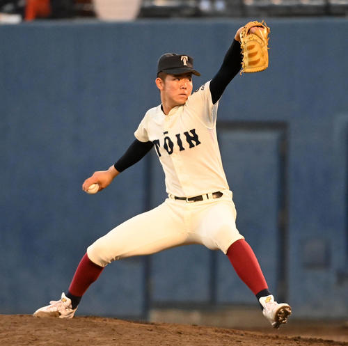 大阪桐蔭対報徳　大阪桐蔭3番手の森（撮影・前岡正明）