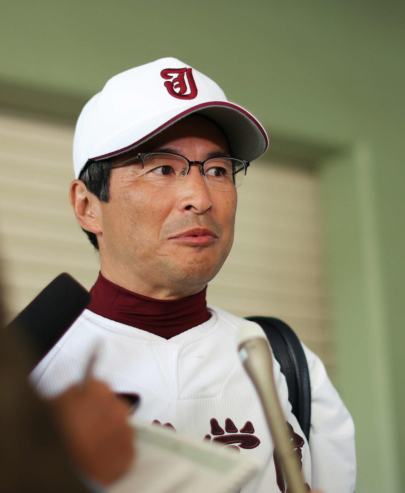 作新学院対常総学院　試合後、記者の質問に答える常総学院・島田監督（撮影・河田真司）