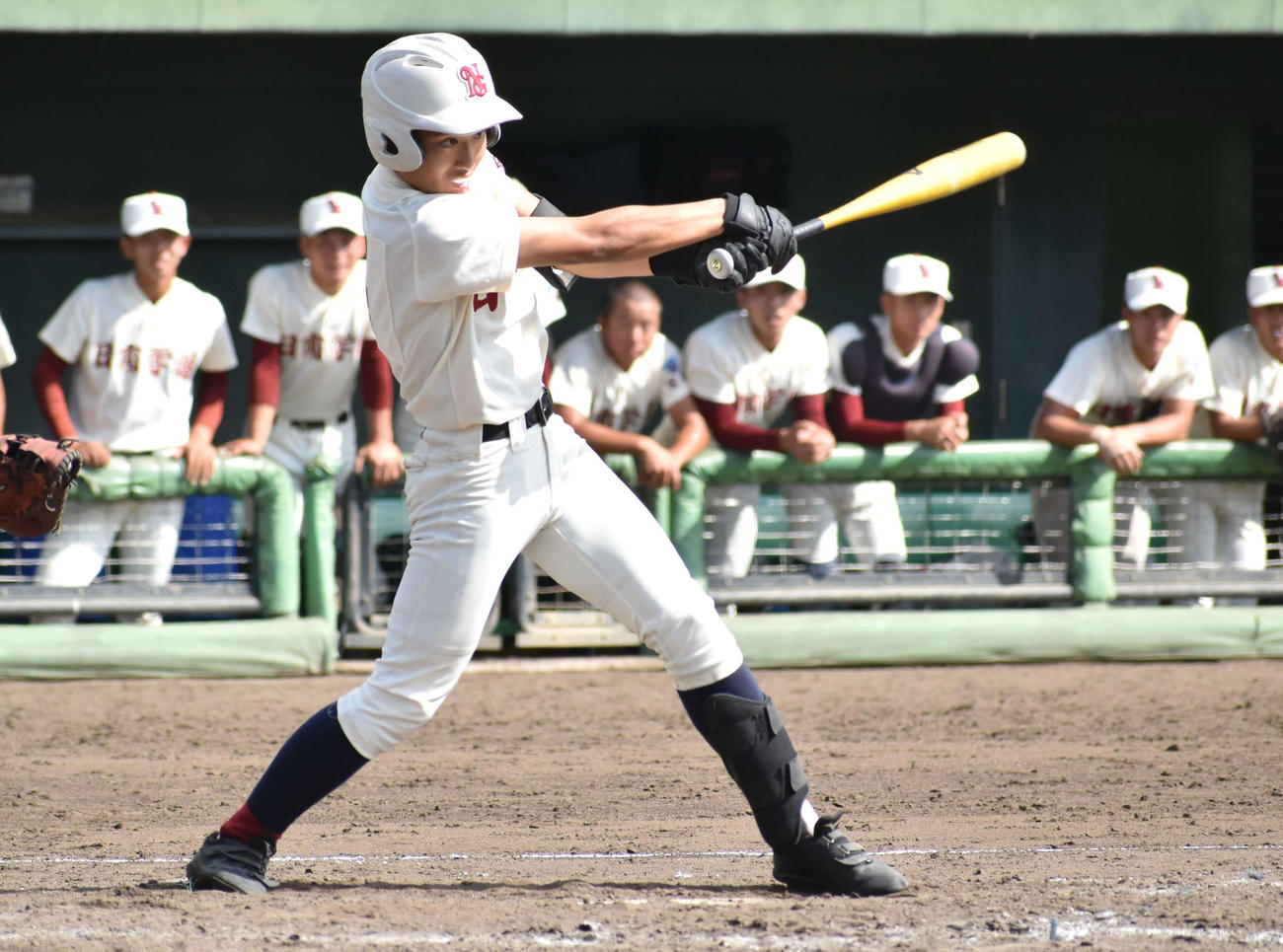 日南学園対有田工　5回裏日南学園2死一、三塁、西中は一塁への適時内野安打を放つ（撮影・只松憲）