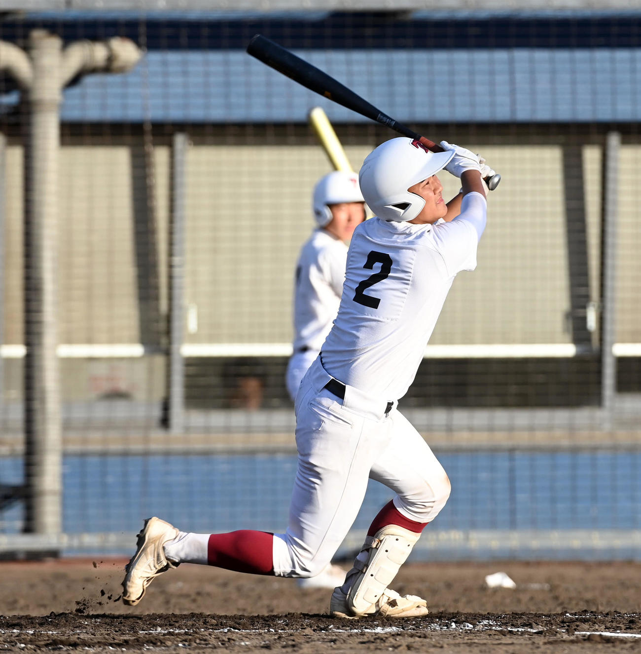 耐久対須磨翔風　8回表耐久1死満塁、川合は右犠飛を放つ（撮影・前岡正明）