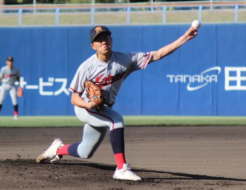 京都国際の先発・中崎（撮影・柏原誠）