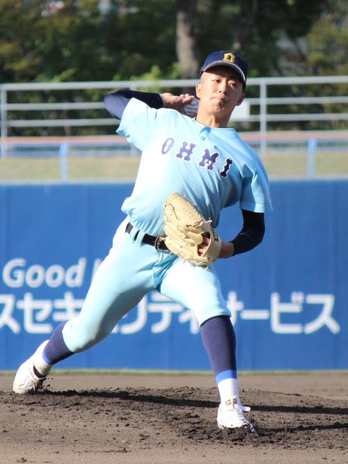 近江の先発・西山（撮影・柏原誠）