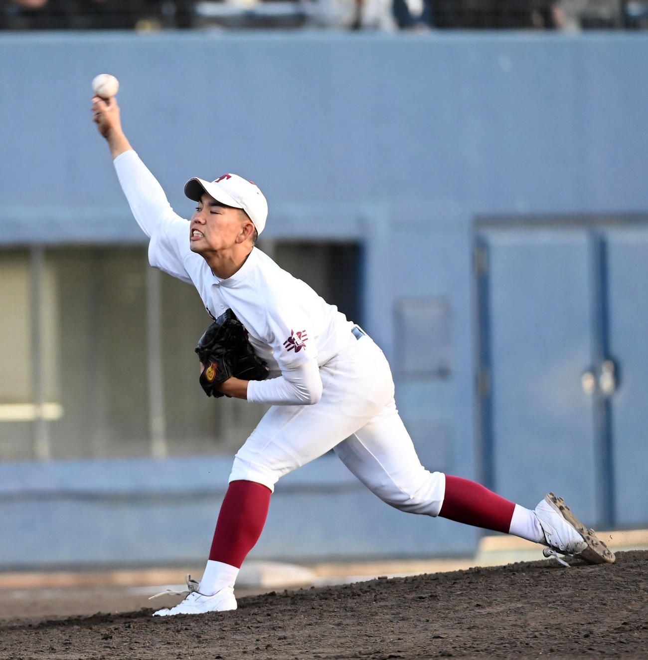 耐久対須磨翔風　須磨翔風に完投勝利を挙げた耐久・冷水（撮影・前岡正明）