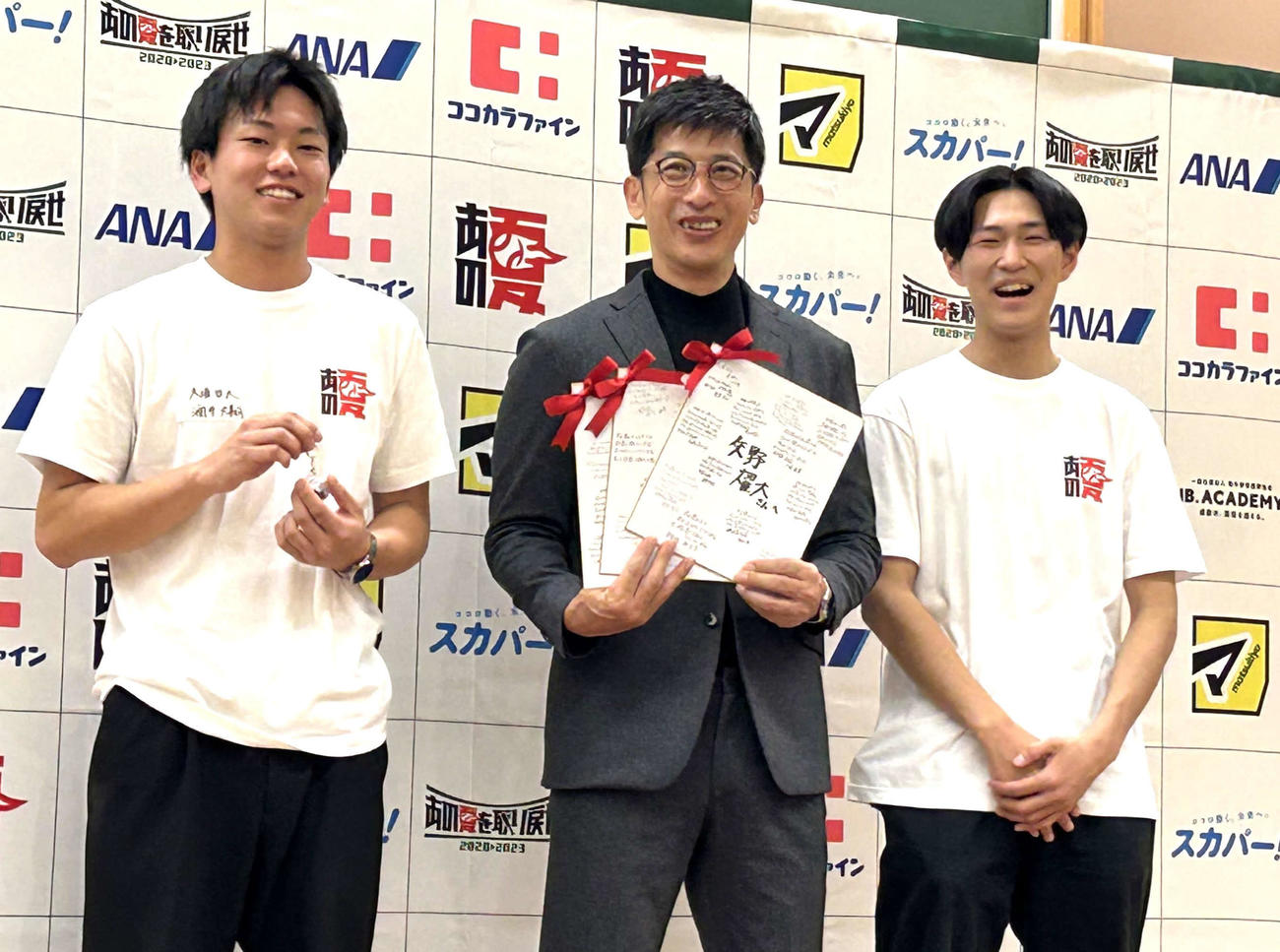 公式アンバサダーとして登壇した前阪神監督の矢野氏（左から2人目）（撮影・黒須亮）