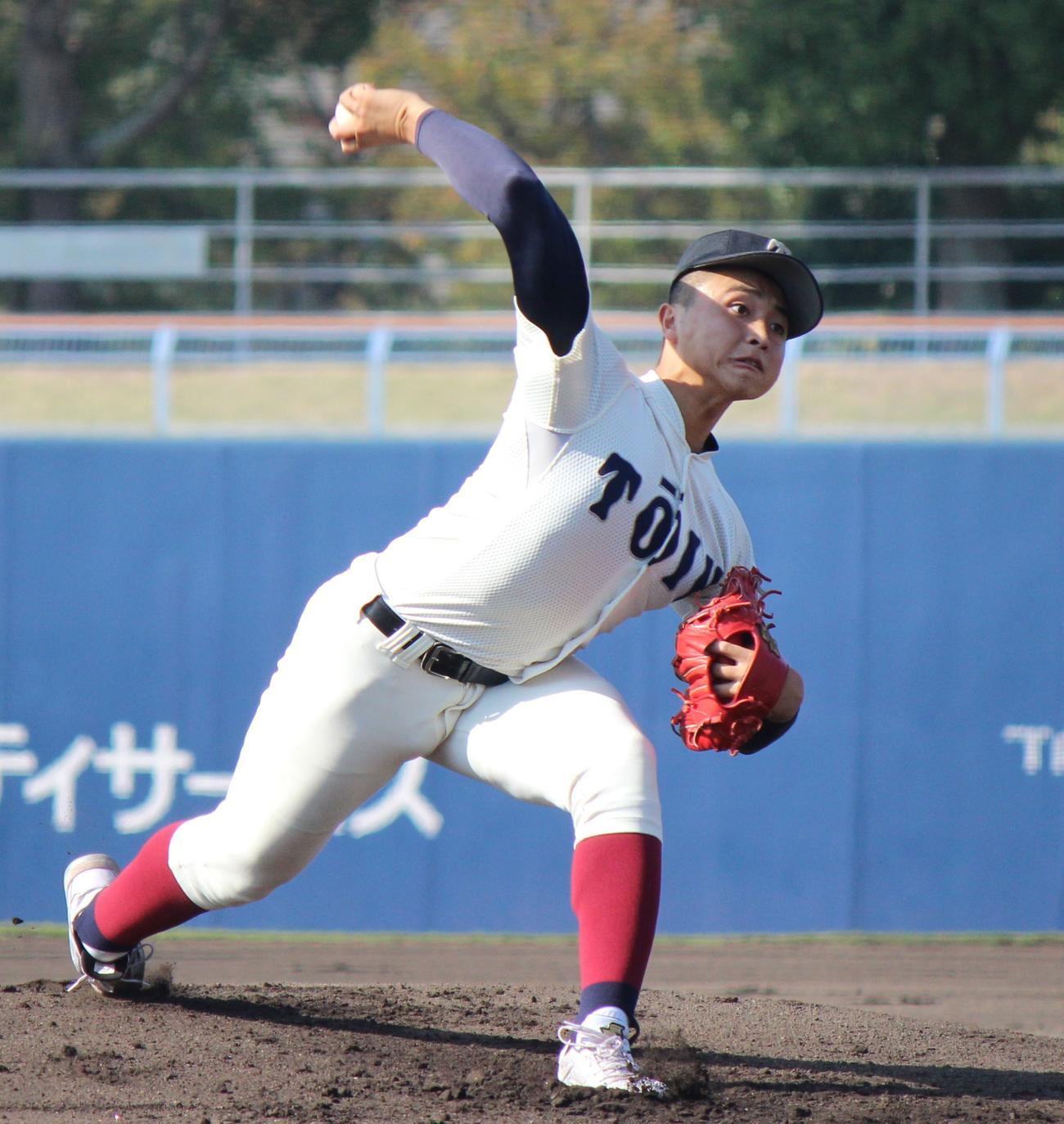 大阪桐蔭の先発・南（撮影・柏原誠）