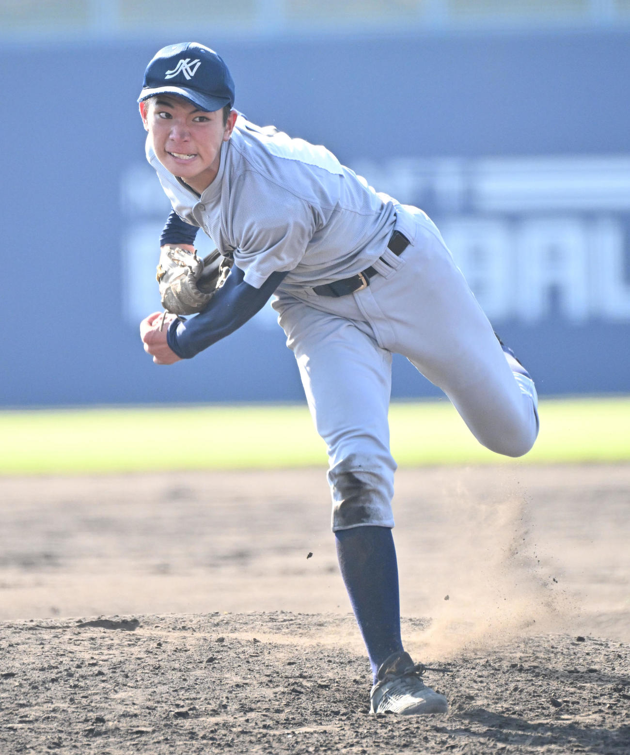 耐久対京都外大西　力投する京都外大西・田中遙音（撮影・石井愛子）