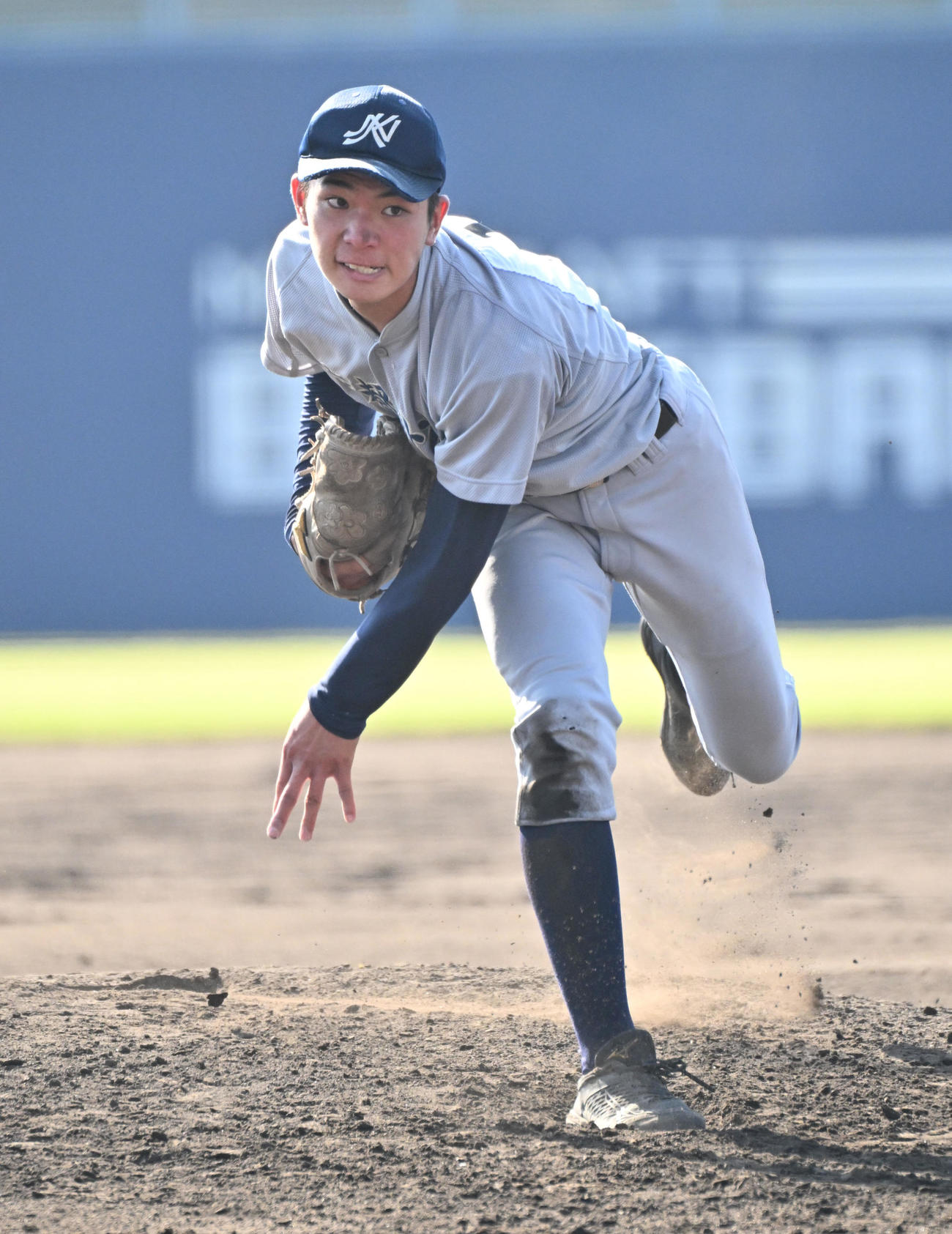 耐久対京都外大西　力投する京都外大西・田中遙音（撮影・石井愛子）