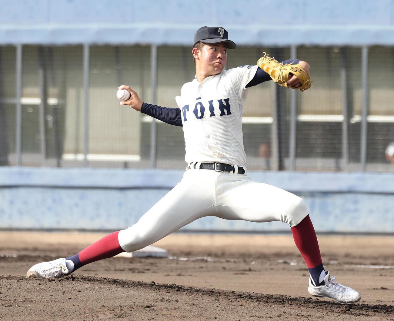 京都外大西戦に先発する大阪桐蔭・森（撮影・白石智彦）