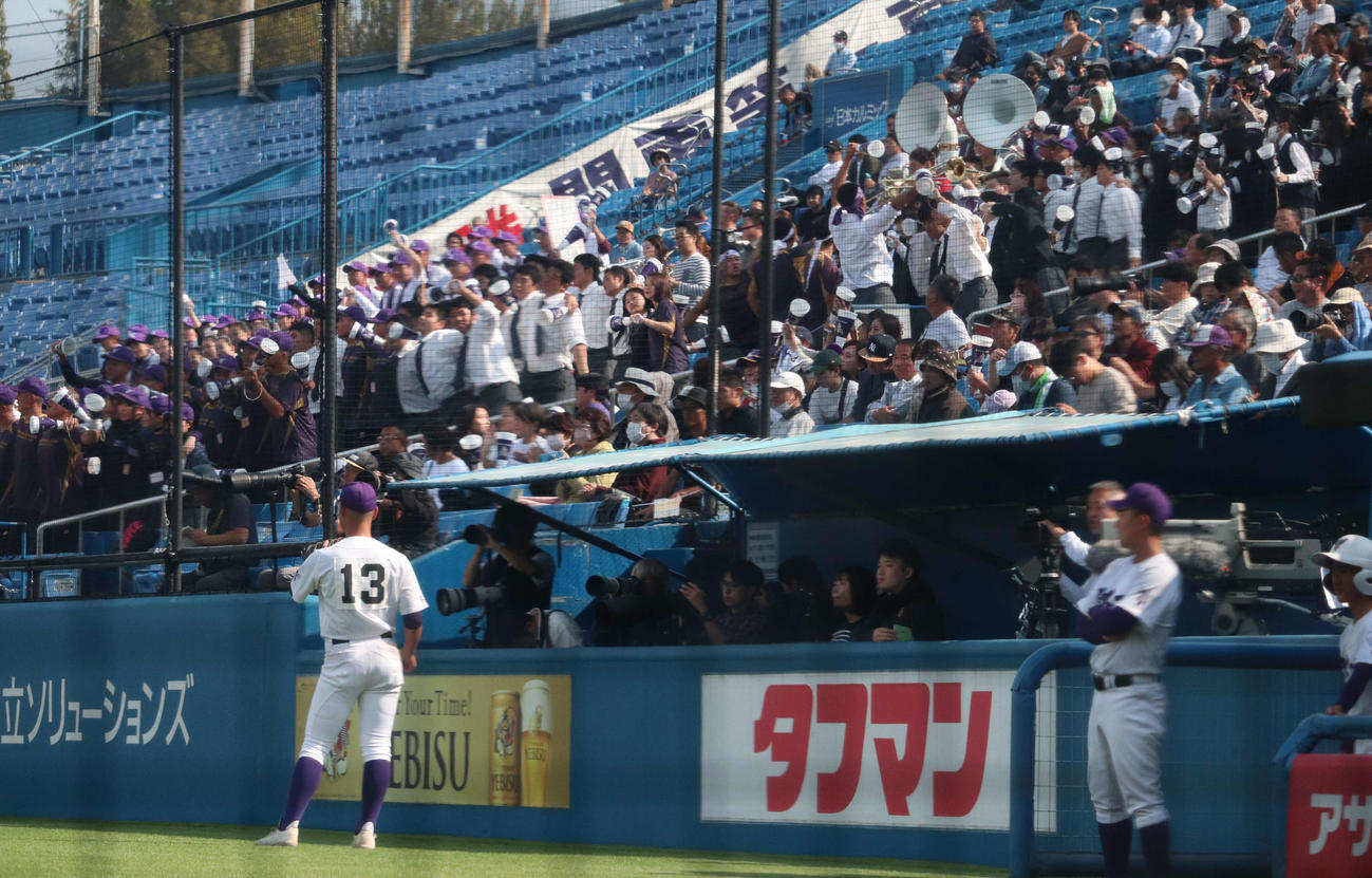 早実対関東第一　2回のタイムリーに湧く関東第一スタンド