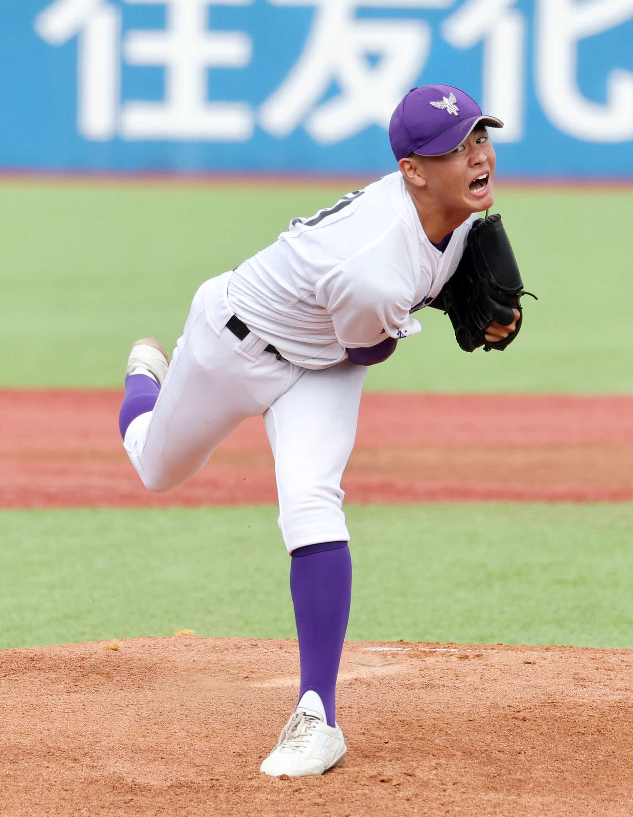 創価対関東第一　力投する関東第一先発の坂井（撮影・鈴木正人）