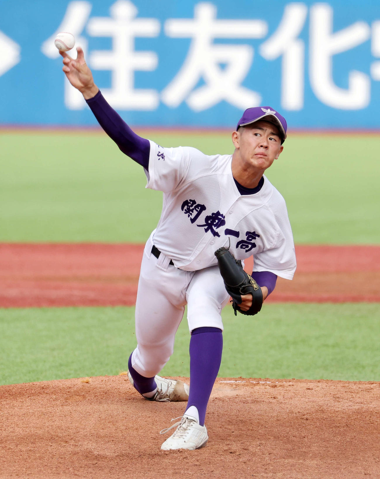 創価対関東第一　力投する関東第一先発の坂井（撮影・鈴木正人）
