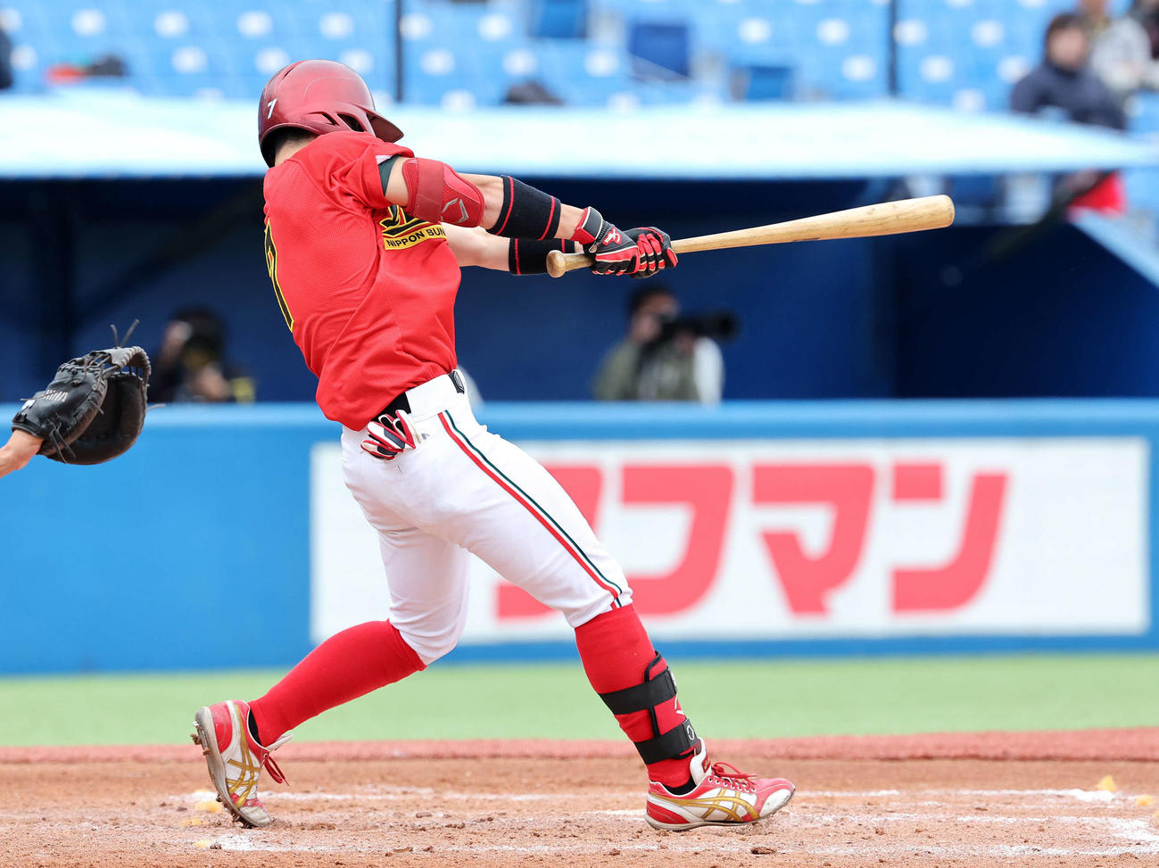 大商大対日本文理大　3回裏日本文理大2死二、三塁、中溝は左越え適時三塁打を放つ（撮影・鈴木正人）