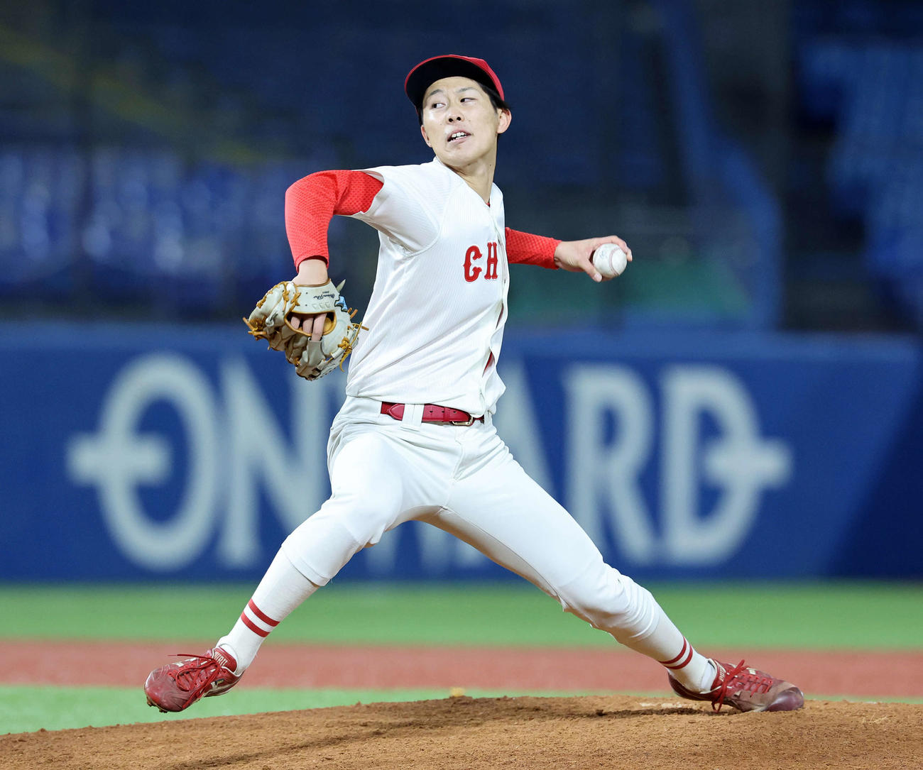 日体大対中部学院大　力投する中部学院大7番手の田辺（撮影・鈴木正人）