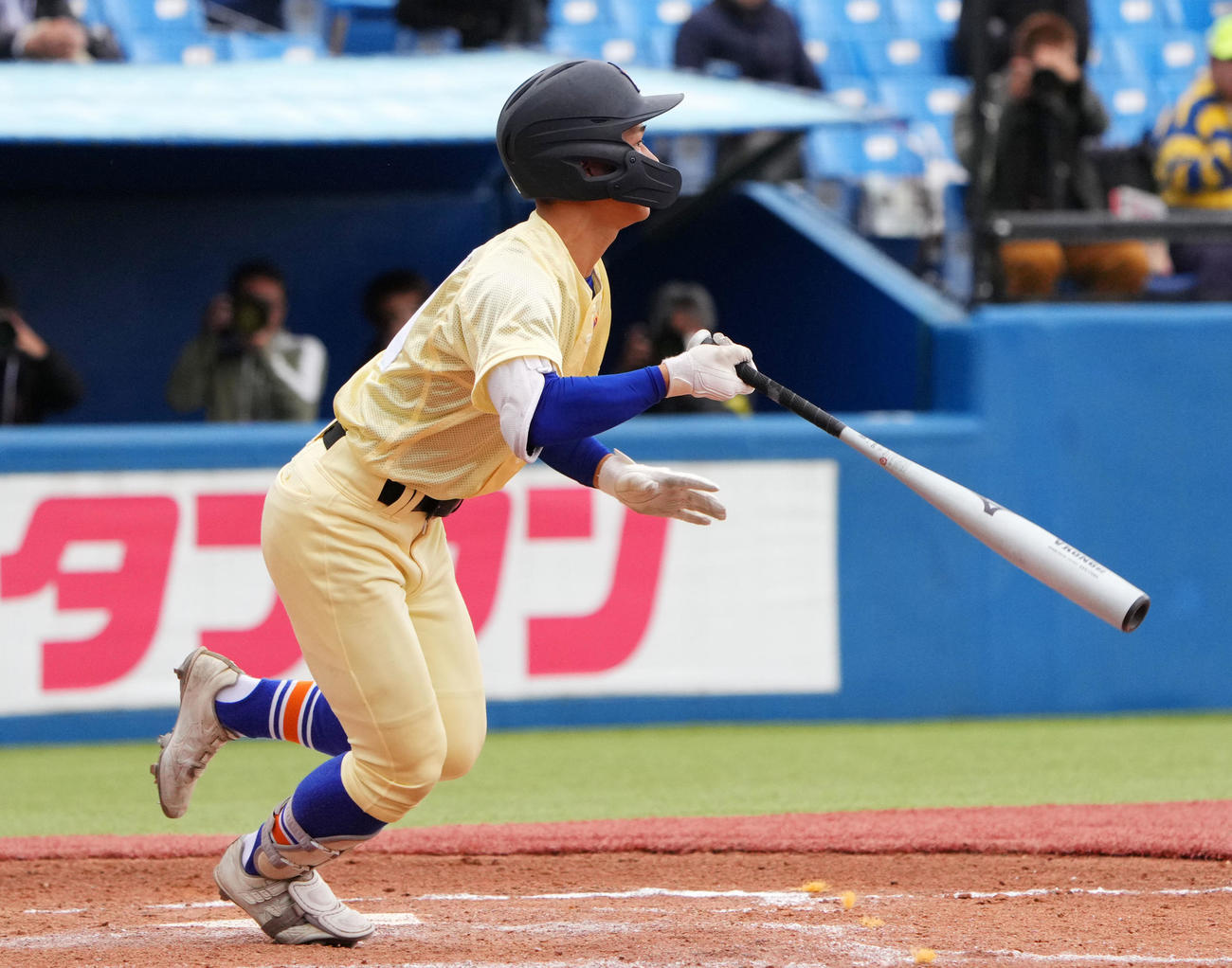 広陵対星稜　3回裏星稜1死一、三塁、中前適時打を放つ中谷（撮影・横山健太）