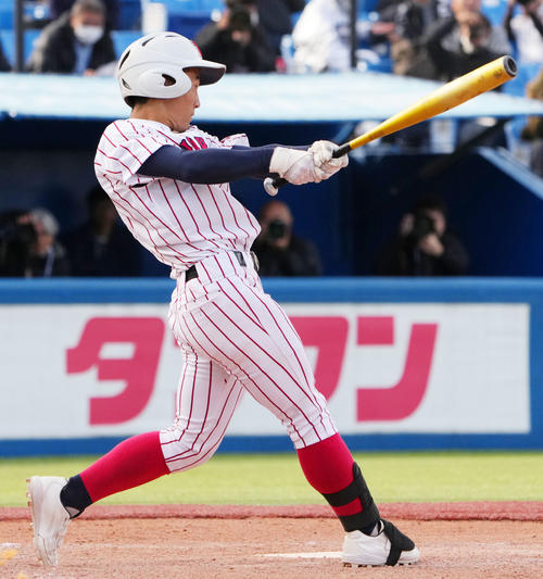 高知対豊川　11回裏タイブレーク豊川2死二、三塁、中越え2点適時打を放つ高橋（撮影・横山健太）
