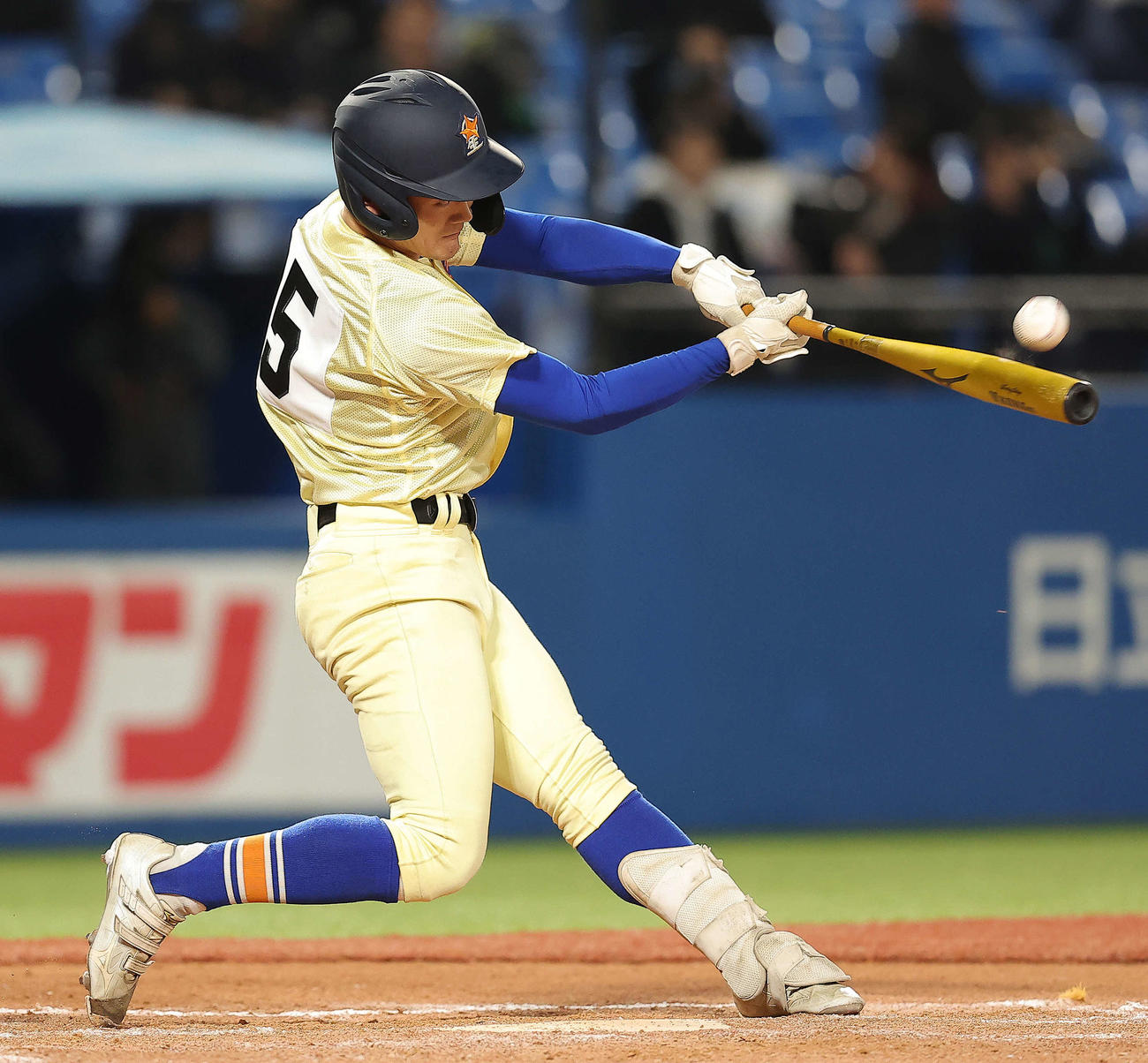 青森山田対星稜　3回裏星稜1死二塁、左越え2点本塁打を放つ萩原（撮影・河田真司）