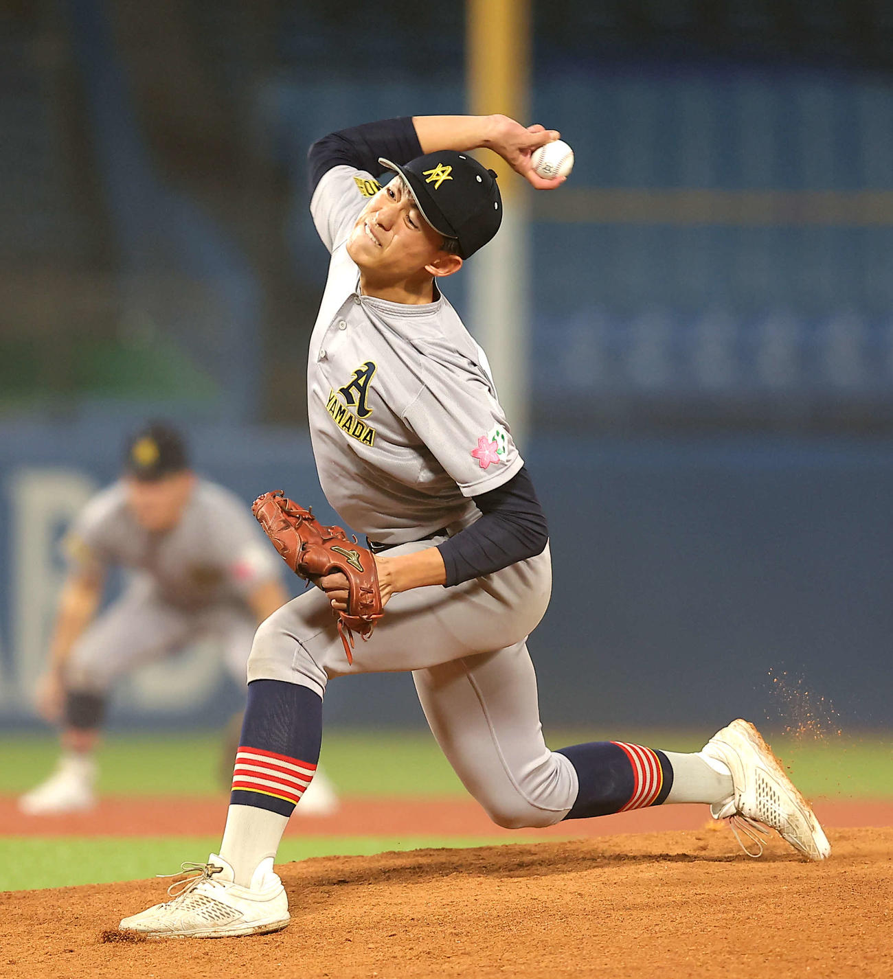 青森山田対星稜　8回裏、2番手で登板する青森山田・桜田（撮影・河田真司）