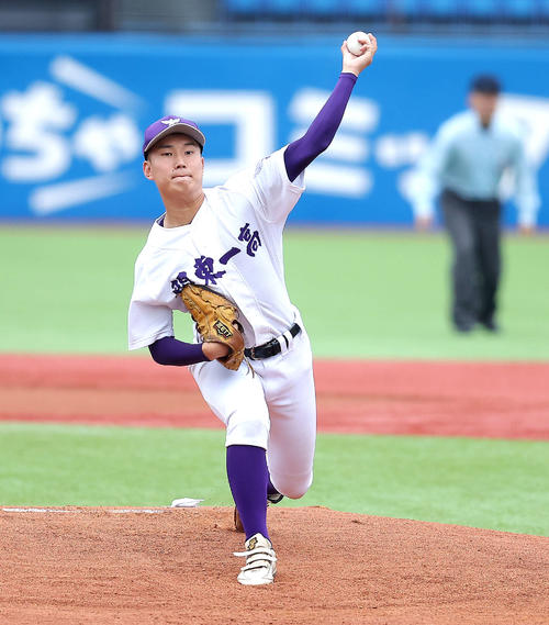 大阪桐蔭対関東第一　先発登板する関東第一・畠中（撮影・河田真司）