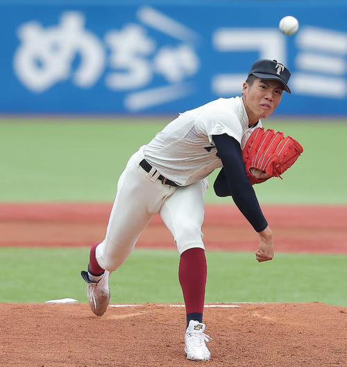 大阪桐蔭対関東第一　先発登板する大阪桐蔭・平嶋（撮影・河田真司）