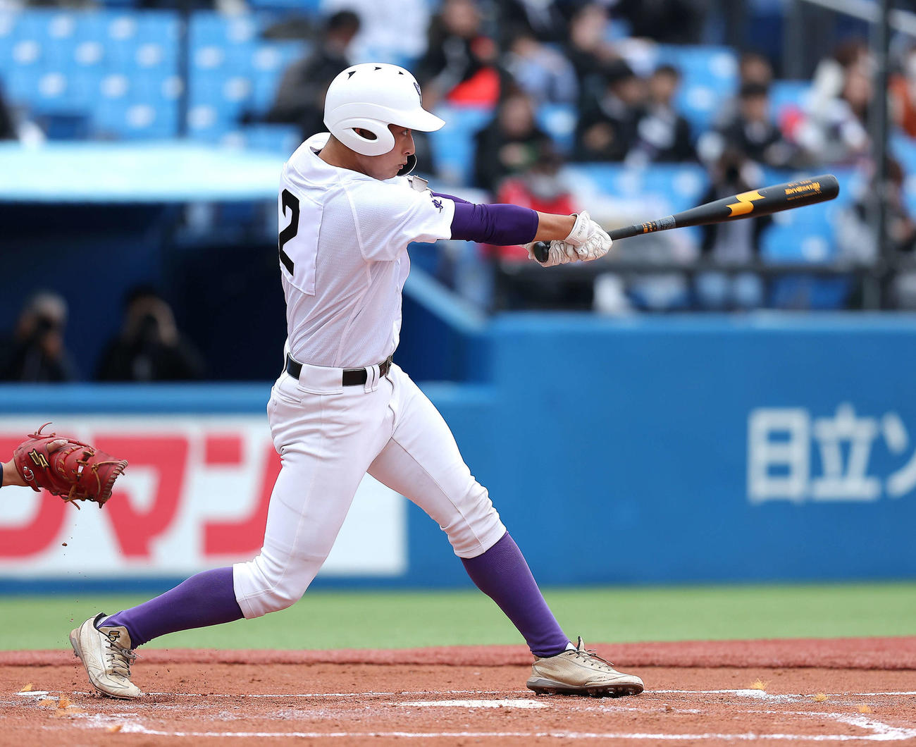 大阪桐蔭対関東第一　3回裏関東第一2死一塁、左越え2点本塁打を放つ熊谷（撮影・河田真司）