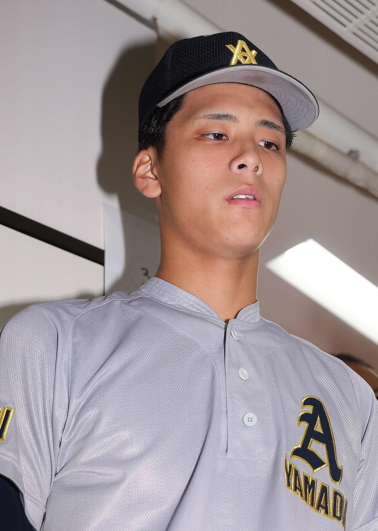 青森山田対星稜　試合後、記者の質問に応える青森山田・関（撮影・河田真司）