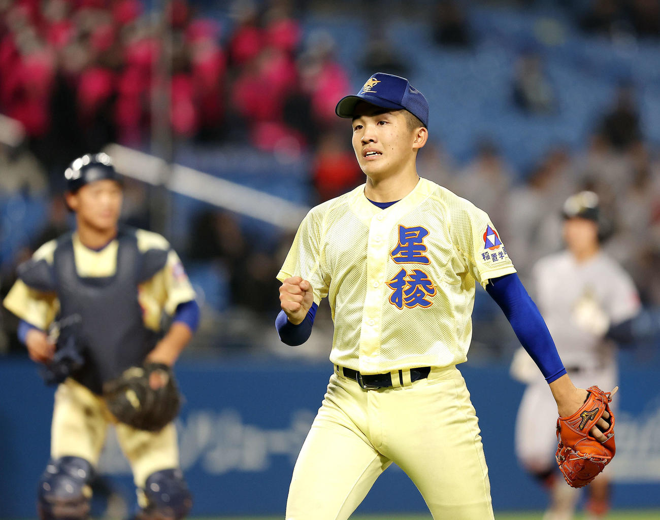 青森山田対星稜　8回表を抑えガッツポーズする星稜・道本（撮影・河田真司）