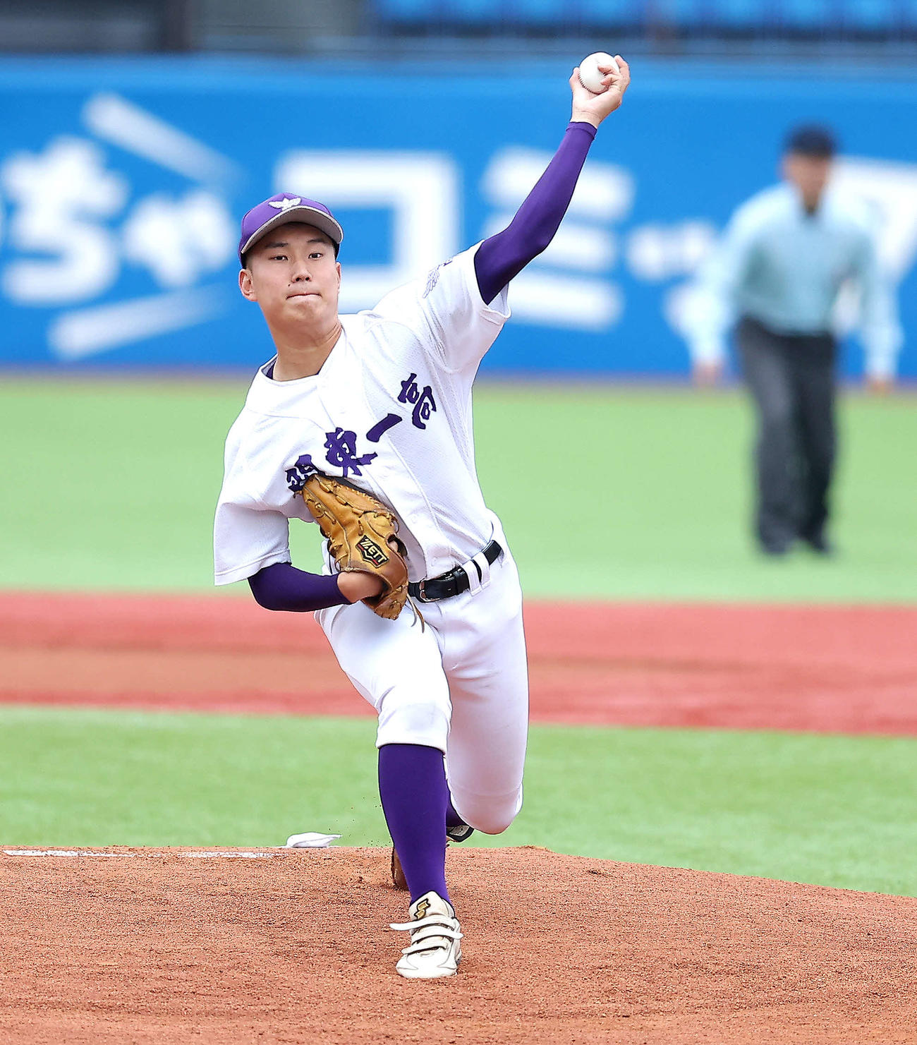 大阪桐蔭対関東第一　先発登板する関東第一・畠中（撮影・河田真司）