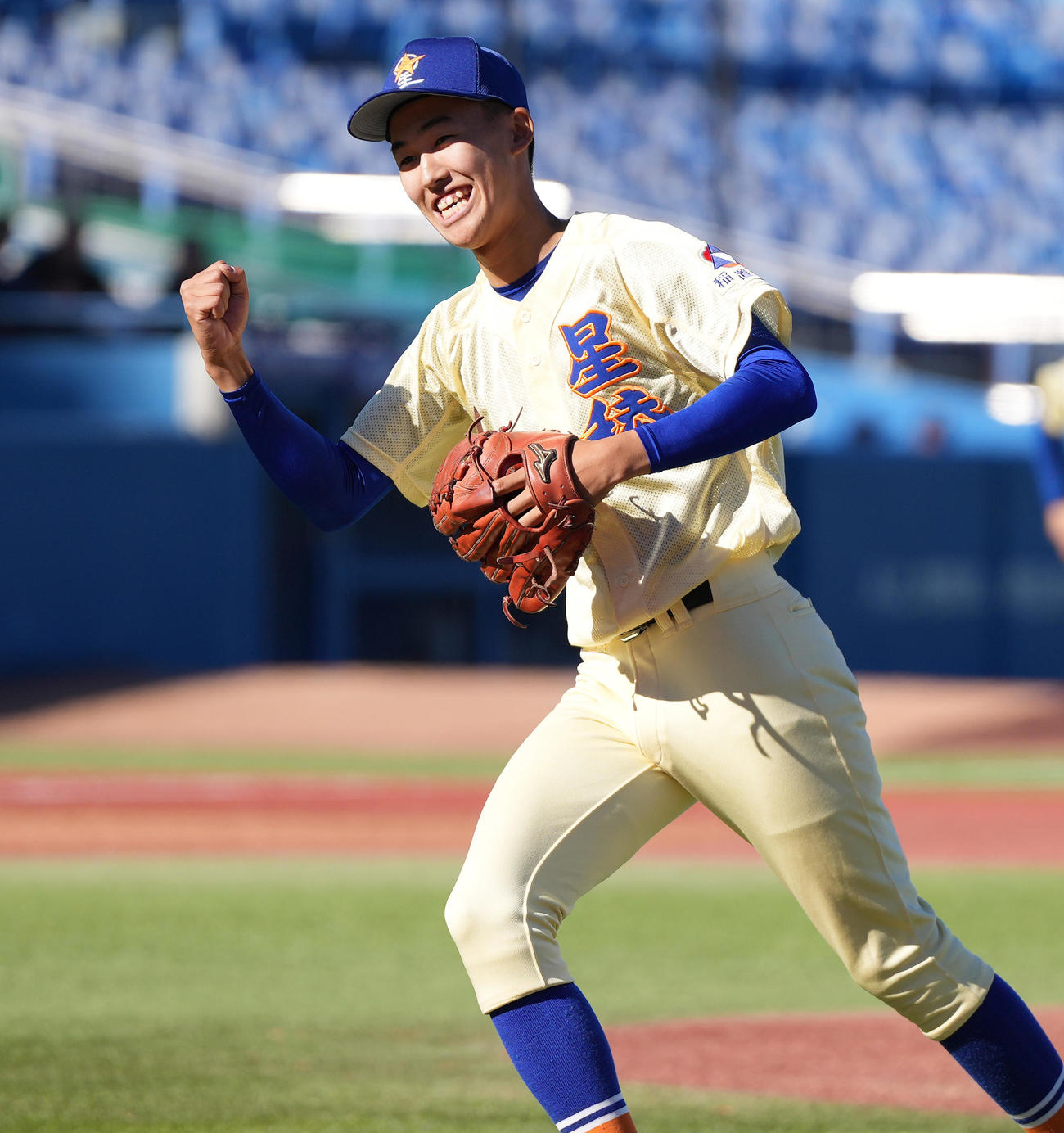 星稜対豊川　豊川に勝利しガッツポーズ星稜・新島（撮影・鈴木みどり）