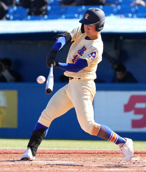 星稜対豊川　2回表星稜2死二、三塁、中2点適時打を放つ芦硲（撮影・鈴木みどり）