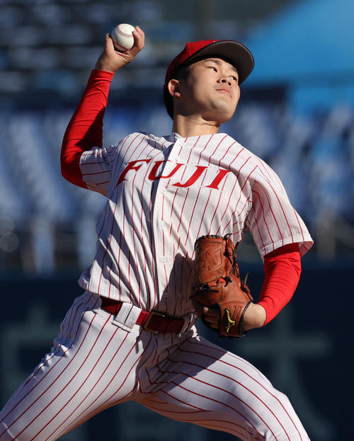 富士大対青学大　富士大先発の安徳（撮影・野上伸悟）