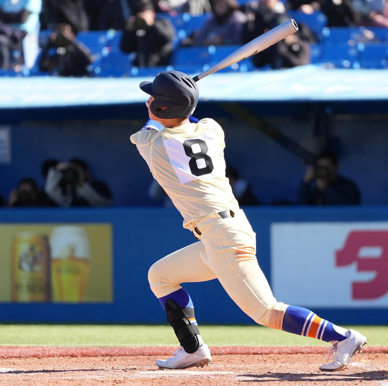 星稜対豊川　4回表星稜2死一塁、右越え2点本塁打を放つ芦硲（撮影・鈴木みどり）