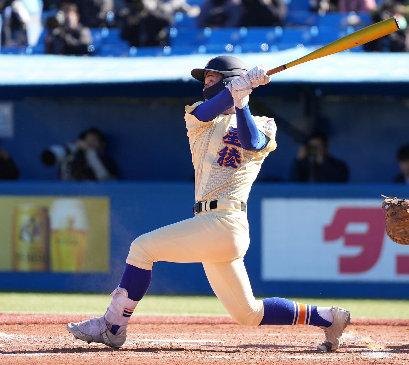 星稜対豊川　2回表星稜2死二塁、左越え2点本塁打を放つ萩原（撮影・鈴木みどり）