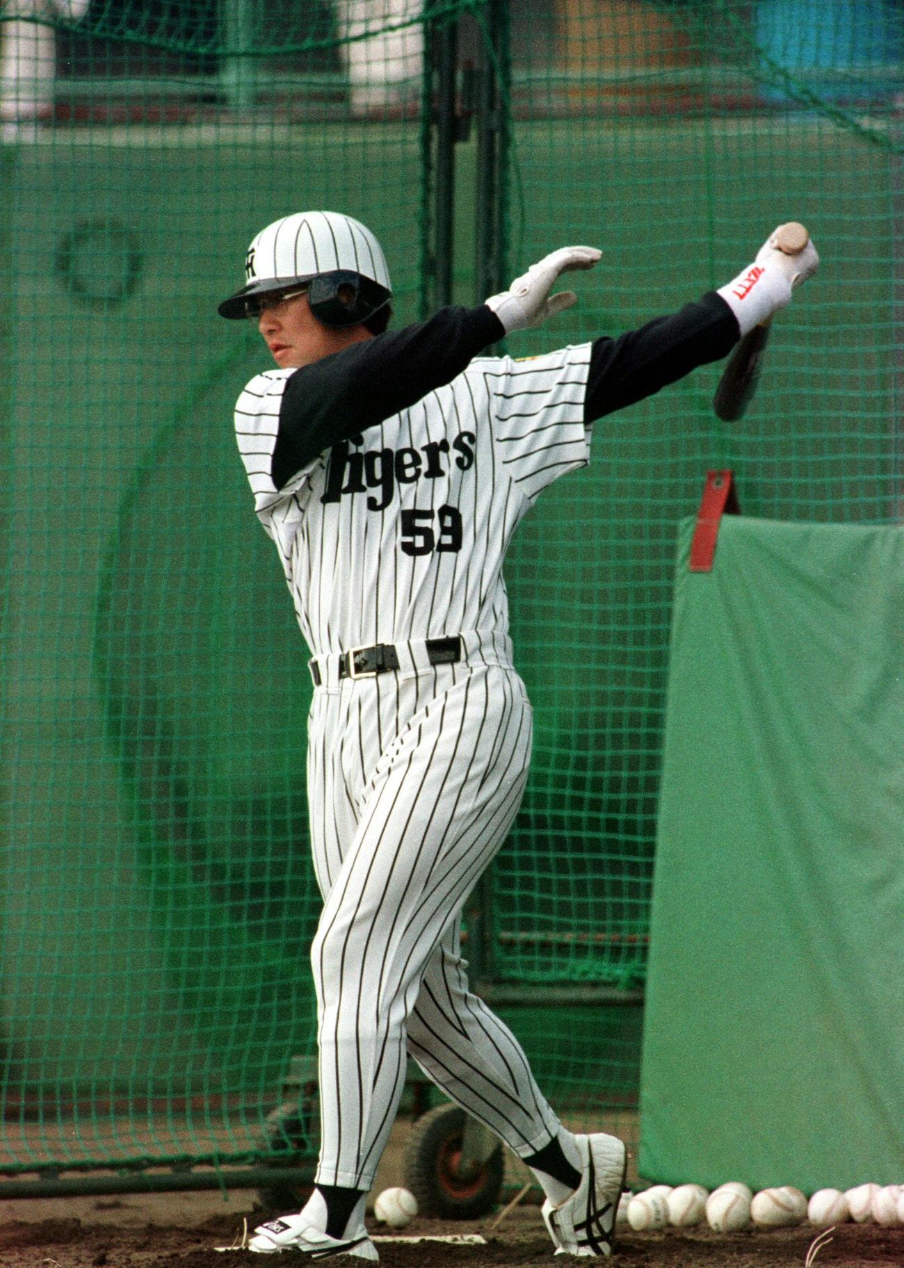 阪神時代の天理・中村良二監督（1997年撮影）
